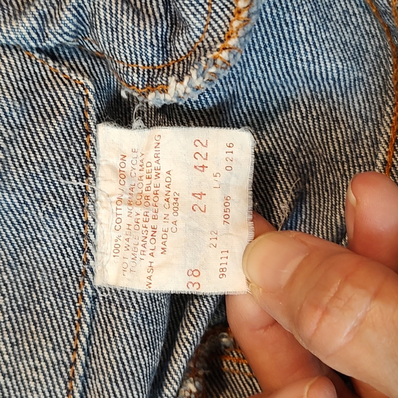 Gender neutral..Levi's Trucker Jacket - Picture 7 of 8